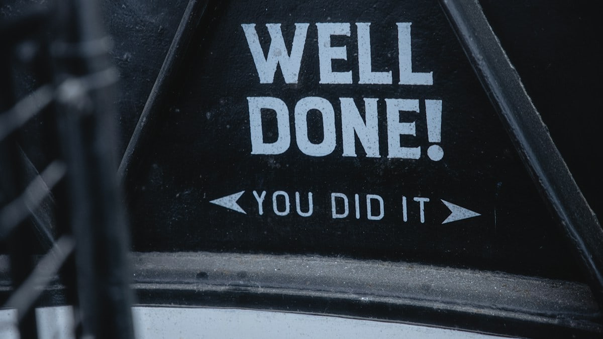 a sign that says well done you did it